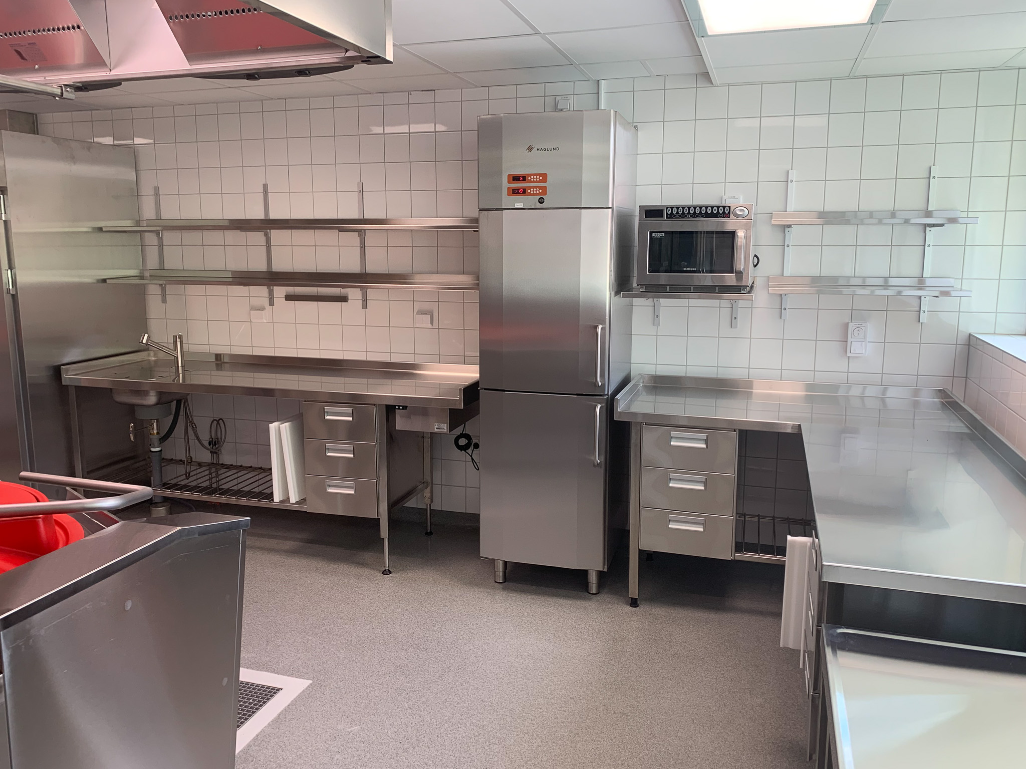 1. Rostfri inredning